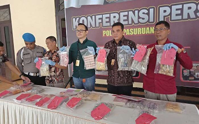 Pengedar Produk Makanan Ilegal Dibekuk di Pasuruan Pengedar Produk Makanan Ilegal Dibekuk di Pasuruan