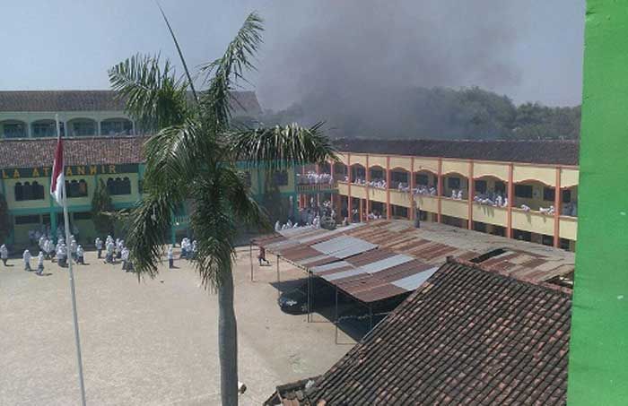 Dua Kebakaran Terjadi di Bojonegoro, Salah Satunya di Ponpes At-Tanwir Talun Dua Kebakaran Terjadi di Bojonegoro, Salah Satunya di Ponpes At-Tanwir Talun