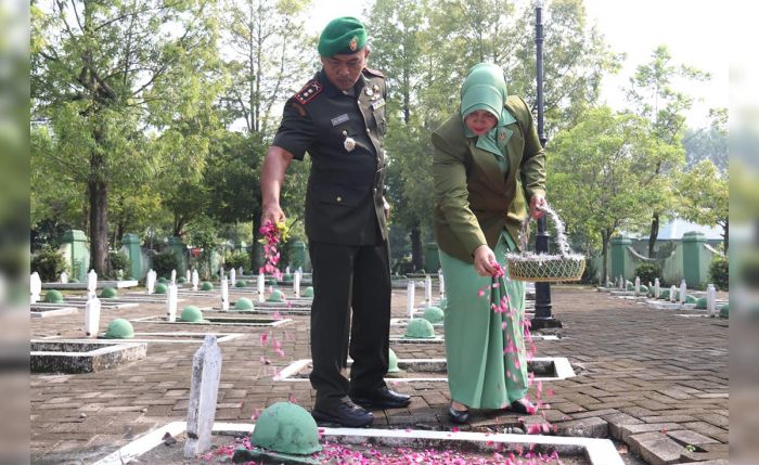 Dandim Ngawi Ziarah ke TMP Peringati Hari Juang Kartika Dandim Ngawi Ziarah ke TMP Peringati Hari Juang Kartika