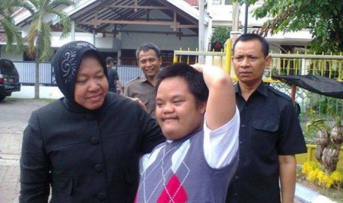 Mengharukan, Pelukan Umay untuk Bu Risma, Walikota Surabaya Mengharukan, Pelukan Umay untuk Bu Risma, Walikota Surabaya