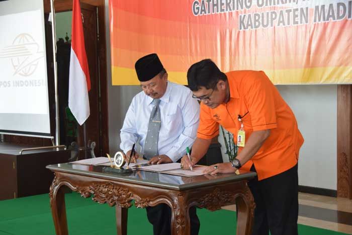 Bupati Muhtarom Tandatangani MoU dengan PT Pos Madiun