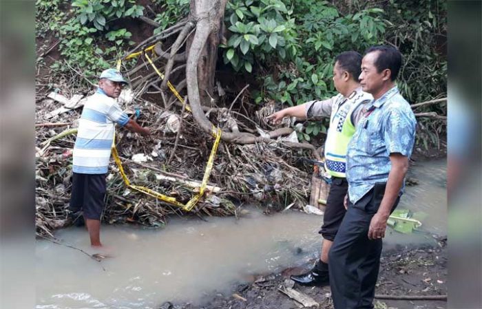 Bayi Perempuan Ditemukan Tewas di Sungai Desa Bulusari Pasuruan Bayi Perempuan Ditemukan Tewas di Sungai Desa Bulusari Pasuruan