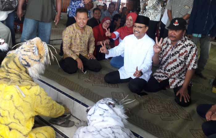 Gus Ipul Diwaduli Limbah dan Reklamasi oleh Nelayan Gresik