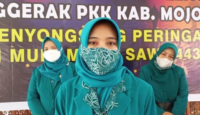 Ketua PKK Bersama Satgas TMMD ke-112 Kodim Mojokerto Bekali Warga Pengetahuan PKK Ketua PKK Bersama Satgas TMMD ke-112 Kodim Mojokerto Bekali Warga Pengetahuan PKK