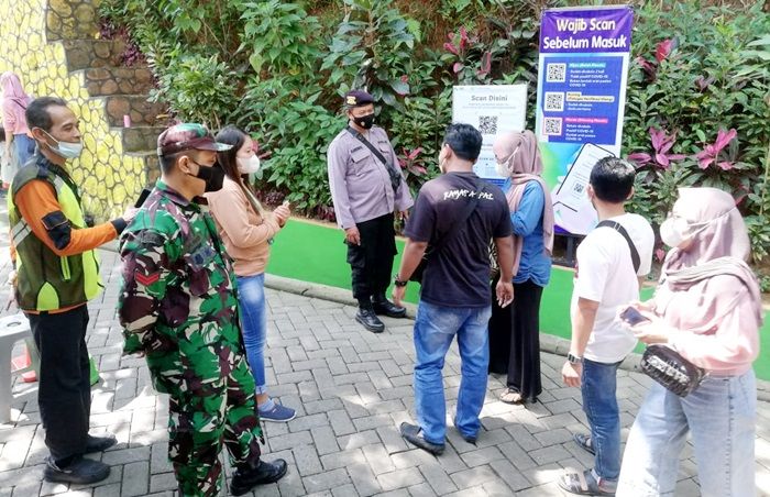 Masuk Zona Kuning, Destinasi Wisata di Ngawi Mulai Dibuka Kembali dengan Prokes Ketat Masuk Zona Kuning, Destinasi Wisata di Ngawi Mulai Dibuka Kembali dengan Prokes Ketat