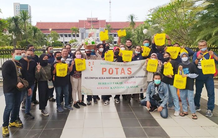 Peringati Hari Bumi, POTAS bersama Komunitas Nol Sampah Bagikan Takjil Peringati Hari Bumi, POTAS bersama Komunitas Nol Sampah Bagikan Takjil
