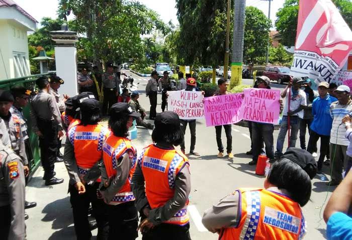 FRMJ Demo PN Jombang, Minta Praktik Mafia Peradilan Dihentikan