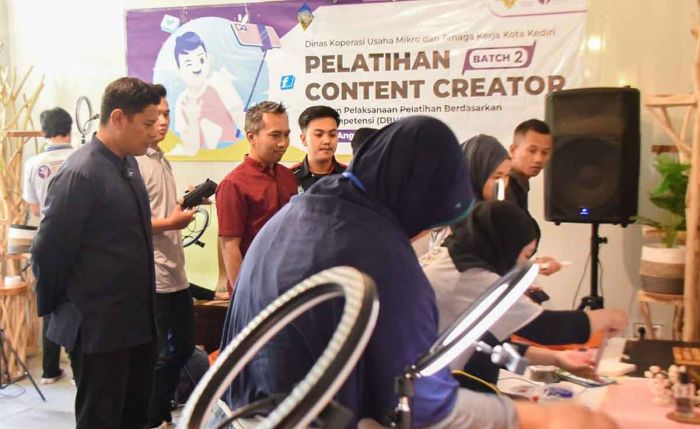 Mas Abu Ajak Generasi Muda Kenalkan Potensi Kota Kediri Lewat Karya