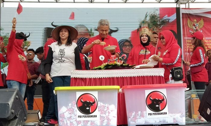 HUT PDIP ke-47, BMI Ponorogo Gelar Mlaku Bareng Berhadiah 1 Mobil Ayla HUT PDIP ke-47, BMI Ponorogo Gelar Mlaku Bareng Berhadiah 1 Mobil Ayla