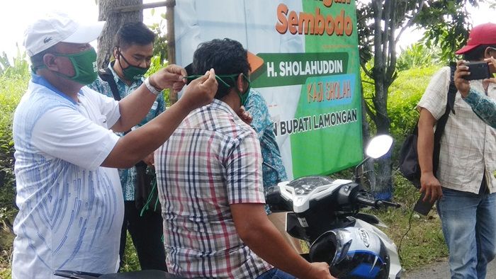 Putus Penyebaran Covid-19, Sholahuddin Bagikan 100 Ribu Masker Putus Penyebaran Covid-19, Sholahuddin Bagikan 100 Ribu Masker