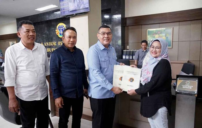 Wamen ATR/BPN Tinjau Pelataran di Kantah Sidoarjo Wamen ATR/BPN Tinjau Pelataran di Kantah Sidoarjo