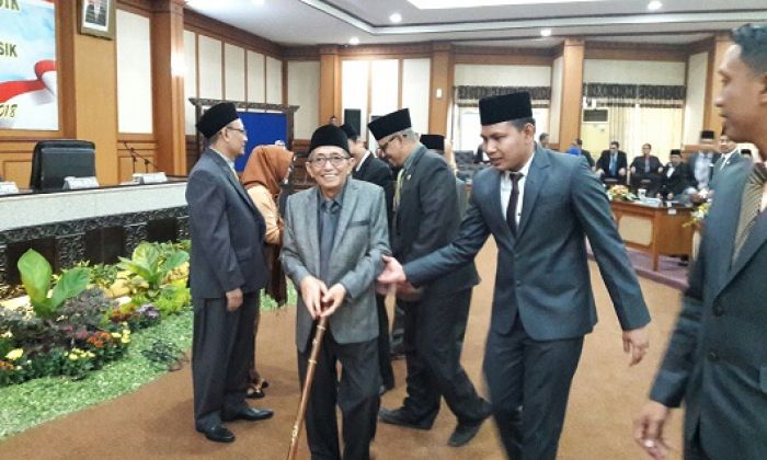 Abdul Hamid Batal Mundur dari Ketua DPRD Gresik, Golkar Tetap Lanjutkan Proses Abdul Hamid Batal Mundur dari Ketua DPRD Gresik, Golkar Tetap Lanjutkan Proses