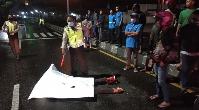Terlindas Truk, Warga Balongbendo Sidoarjo Tewas di Jalan Raya Setia Budi Terlindas Truk, Warga Balongbendo Sidoarjo Tewas di Jalan Raya Setia Budi