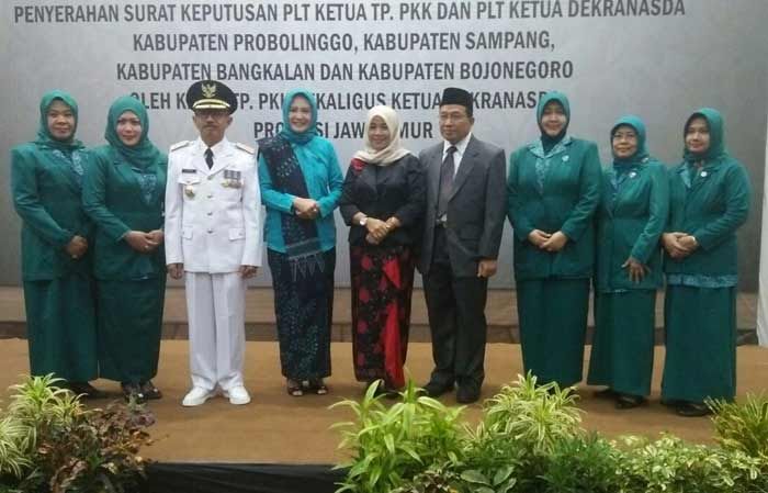 Pakde Karwo Minta Suprianto segera Berkomunikasi dengan DPRD dan Forpimda Pakde Karwo Minta Suprianto segera Berkomunikasi dengan DPRD dan Forpimda