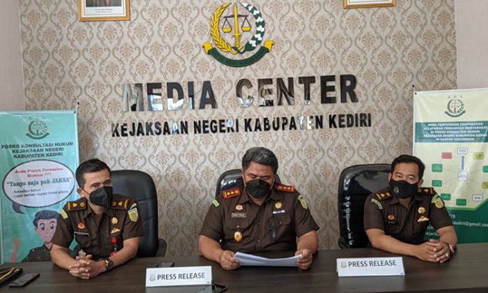 Kejari Kabupaten Kediri Tetapkan Satu Lagi Tersangka Kasus Dugaan Korupsi Dinas Kominfo Kejari Kabupaten Kediri Tetapkan Satu Lagi Tersangka Kasus Dugaan Korupsi Dinas Kominfo