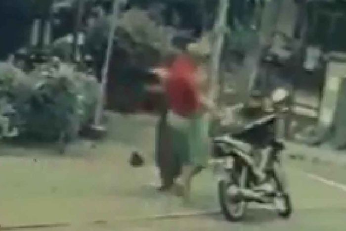 Ponselnya Dirampas, Siswa SD Kelas 6 di Surabaya Lawan Pelaku hingga Terjungkal Ponselnya Dirampas, Siswa SD Kelas 6 di Surabaya Lawan Pelaku hingga Terjungkal