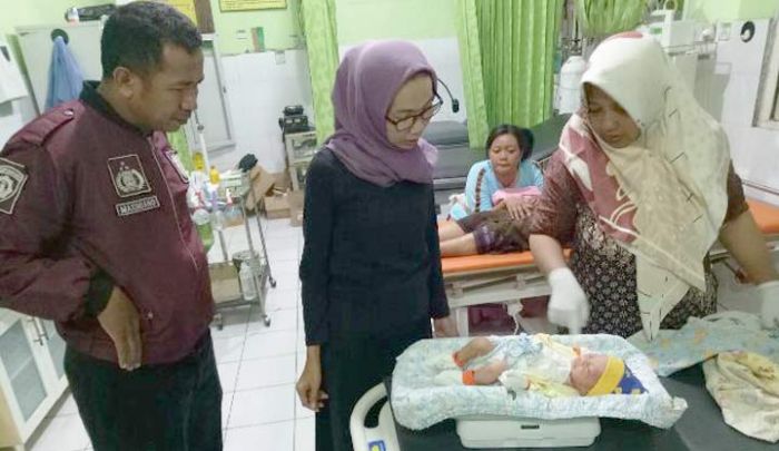 Bayi Dimasukkan Kantong Plastik Ditemukan di Jabon Sidoarjo Bayi Dimasukkan Kantong Plastik Ditemukan di Jabon Sidoarjo