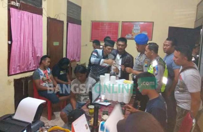 Pengedar Puluhan Ribu Butir Pil Koplo di Besuki Situbondo Diringkus Pengedar Puluhan Ribu Butir Pil Koplo di Besuki Situbondo Diringkus