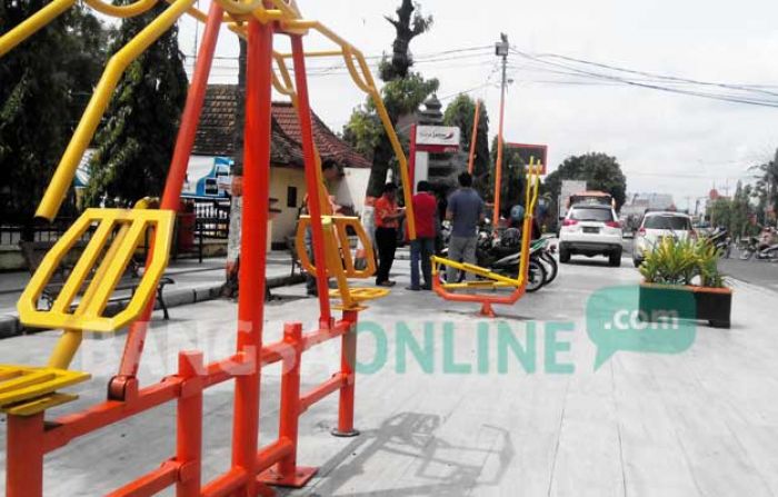 Pemkot Mojokerto Uji Coba 4 Alat Fitnes Hasil CSR, Ingin Warganya Kekar Bak Ade Rai Pemkot Mojokerto Uji Coba 4 Alat Fitnes Hasil CSR, Ingin Warganya Kekar Bak Ade Rai