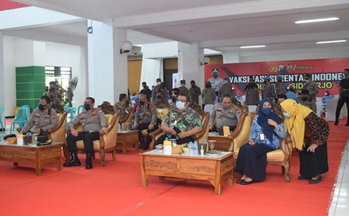 Percepatan Vaksinasi Covid-19, Wakapolda Jatim Ikuti Zoom Meeting dengan Presiden di Sidoarjo Percepatan Vaksinasi Covid-19, Wakapolda Jatim Ikuti Zoom Meeting dengan Presiden di Sidoarjo