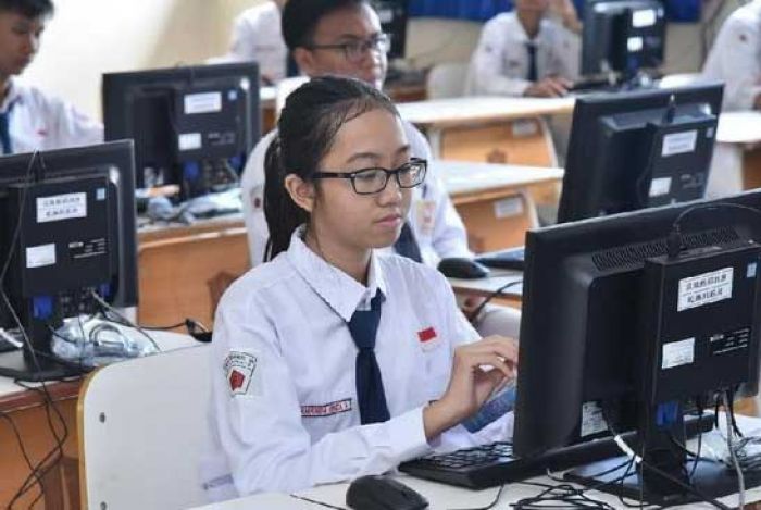 UNBK Tingkat SMP di Surabaya Sempat Terganggu Listrik Padam dan Server Ngadat UNBK Tingkat SMP di Surabaya Sempat Terganggu Listrik Padam dan Server Ngadat