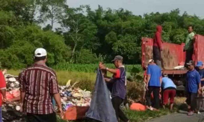 DLH Kabupaten Kediri Bersihkan Tumpukan Sampah di Desa Turus