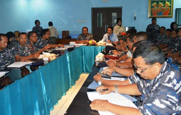 Perwakilan Satker Koarmatim Ikuti Sosialisasi JKN - KIS Perwakilan Satker Koarmatim Ikuti Sosialisasi JKN - KIS