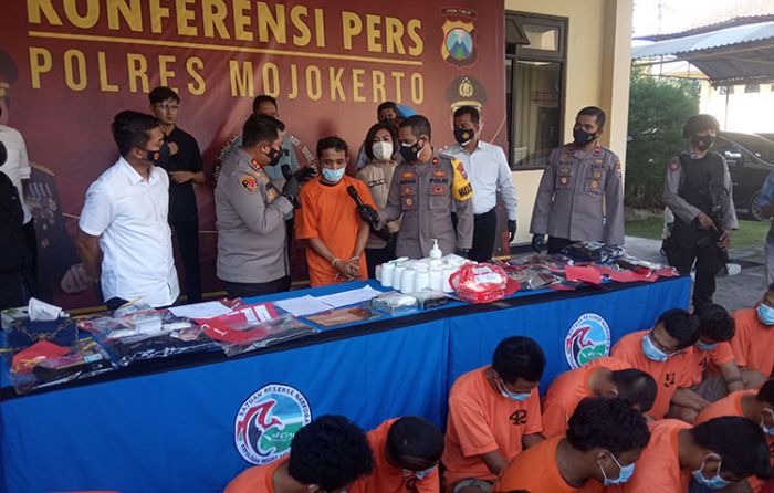 Ringkus Kurir Sabu Asal Trowulan, Polres Mojokerto Amankan Sabu 500 Gram Ringkus Kurir Sabu Asal Trowulan, Polres Mojokerto Amankan Sabu 500 Gram