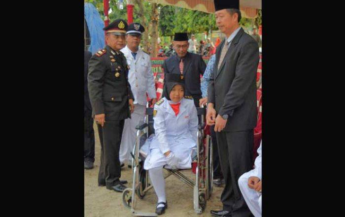 Silvi Anggota Paskibraka Jombang Berkaki Tunggal Korban Kecelakaan saat Latihan, Tetap Ikuti Upacara Silvi Anggota Paskibraka Jombang Berkaki Tunggal Korban Kecelakaan saat Latihan, Tetap Ikuti Upacara