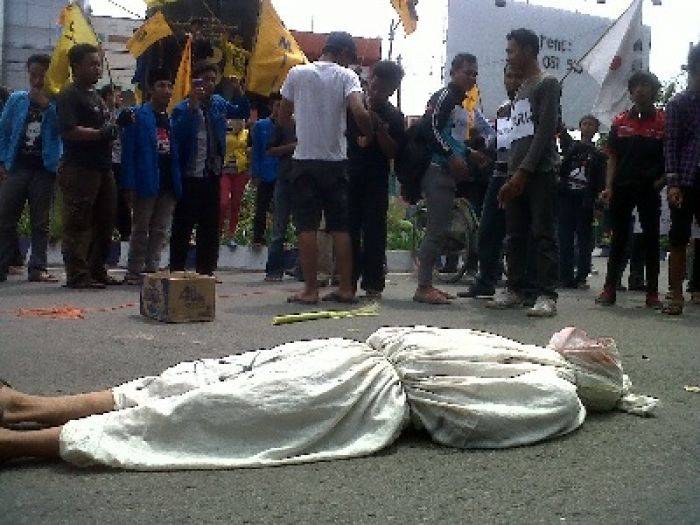 Aktifis PMII Bojonegoro Demo Kritisi Pendidikan Aktifis PMII Bojonegoro Demo Kritisi Pendidikan
