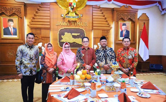 Halal Bihalal Bersama Bupati/Wali Kota, Pj Gubernur Jatim: Tradisi Tahunan untuk Jaga Keharmonisan Halal Bihalal Bersama Bupati/Wali Kota, Pj Gubernur Jatim: Tradisi Tahunan untuk Jaga Keharmonisan