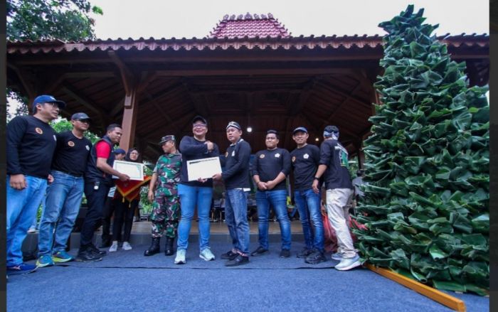 Plt Bupati Gresik dan Ketua DPRD Apresiasi Festival Nasi Krawu yang Digelar oleh KWG di Wagos Plt Bupati Gresik dan Ketua DPRD Apresiasi Festival Nasi Krawu yang Digelar oleh KWG di Wagos