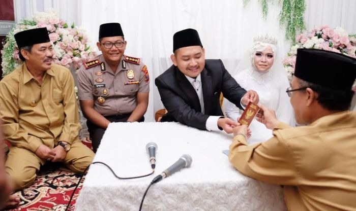 Kapolresta Sidoarjo Bersama Plt Bupati dan Ketua DPRD Jadi Saksi Akad Nikah Putri Wartawan Kapolresta Sidoarjo Bersama Plt Bupati dan Ketua DPRD Jadi Saksi Akad Nikah Putri Wartawan