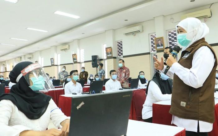 Tinjau SKB CPNS, Gubernur Khofifah Berharap Peserta Jadi Pioner Pembangunan Jatim Tinjau SKB CPNS, Gubernur Khofifah Berharap Peserta Jadi Pioner Pembangunan Jatim