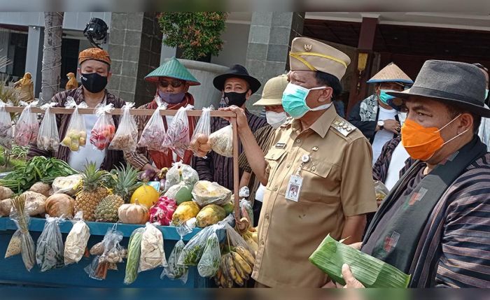 Bupati Sambari Gelar Perayaan Maulid Nabi dengan Tradisi Kampung