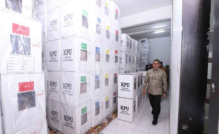 Tinjau Logistik Pemilu 2024, Pj Wali Kota Batu Bilang Begini Tinjau Logistik Pemilu 2024, Pj Wali Kota Batu Bilang Begini