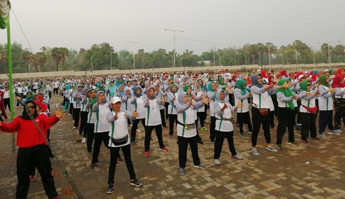 ​Tingkatkan Kualitas Kesehatan di Tuban, Pemkab Ajak Ribuan Lansia Bersenam