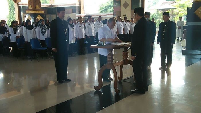 Lantik 128 Eselon III dan IV, Jabatan Kepala Disdukcapil Masih Kosong Lantik 128 Eselon III dan IV, Jabatan Kepala Disdukcapil Masih Kosong