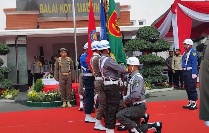 Kirab Pataka Jer Basuki Mawa Beya Tiba di Balai Kota Madiun Kirab Pataka Jer Basuki Mawa Beya Tiba di Balai Kota Madiun