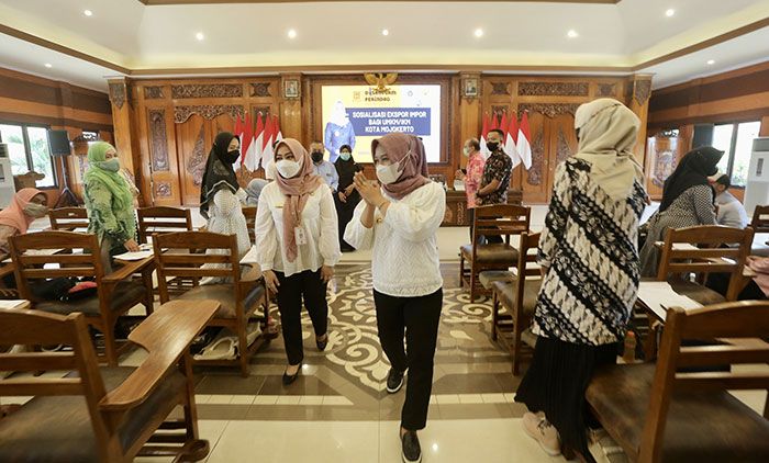 Diskopukmperindag Kota Mojokerto Gelar Sosialisasi Ekspor Impor untuk Pelaku IKM dan UMKM Diskopukmperindag Kota Mojokerto Gelar Sosialisasi Ekspor Impor untuk Pelaku IKM dan UMKM