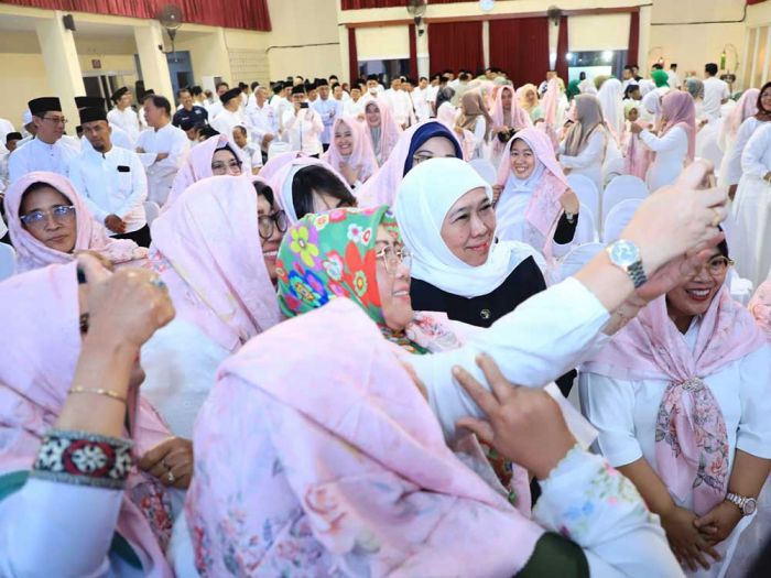 Safari Ramadan Pendidikan di SMKN 5 Surabaya, Khofifah Ajak Guru Terapkan Empat Konsep Pendidikan Safari Ramadan Pendidikan di SMKN 5 Surabaya, Khofifah Ajak Guru Terapkan Empat Konsep Pendidikan