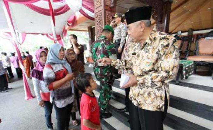 BAZ Sampang Salurkan Santunan untuk 2.000 Warga Miskin BAZ Sampang Salurkan Santunan untuk 2.000 Warga Miskin