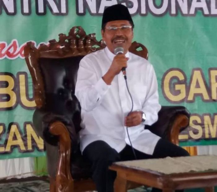Ketua DMI Jatim Edukasi Jemaah Masjid Pakai Masker Ketua DMI Jatim Edukasi Jemaah Masjid Pakai Masker