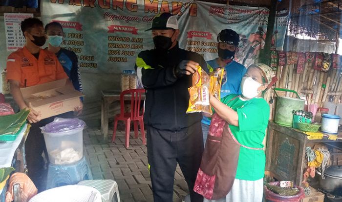 Wali Kota Madiun Gelar Operasi Pasar dan Bagikan Minyak Goreng Gratis Wali Kota Madiun Gelar Operasi Pasar dan Bagikan Minyak Goreng Gratis