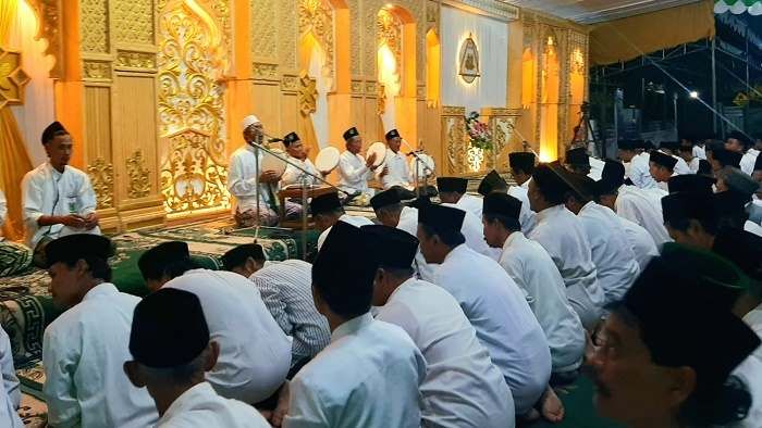 Desa Yosowilangun Gresik Gelar Haul ke-60 Diisi dengan Zikir dan Ziarah Makam Leluhur Desa Yosowilangun Gresik Gelar Haul ke-60 Diisi dengan Zikir dan Ziarah Makam Leluhur