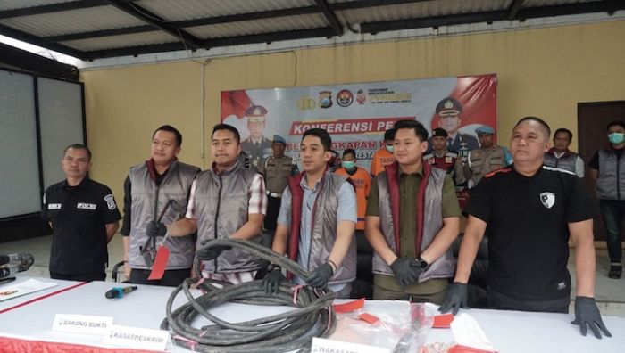 2 dari Empat Pelaku Pencurian Kabel Tembaga di Balongbendo Ditangkap, Beraksi Bareng Satpam Pabrik 2 dari Empat Pelaku Pencurian Kabel Tembaga di Balongbendo Ditangkap, Beraksi Bareng Satpam Pabrik