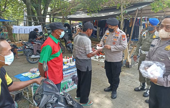 Polres Ngawi Gencarkan Pamor Keris untuk Antisipasi Penyebaran Covid-19 Polres Ngawi Gencarkan Pamor Keris untuk Antisipasi Penyebaran Covid-19