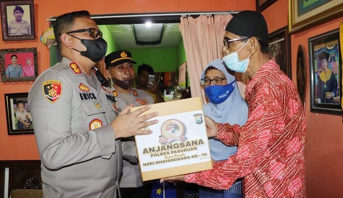 Peringati HUT Bhayangkara ke-76, Polres Pasuruan Anjangsana ke Purnawirawan dan Warakawuri Polri