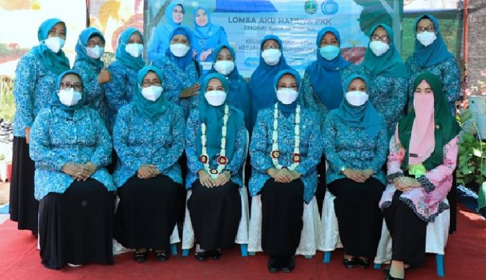 Ketua TP PKK Kota Pasuruan Apresiasi Kreativitas Warga Kelurahan Bugul Lor Manfaatkan Barang Bekas Ketua TP PKK Kota Pasuruan Apresiasi Kreativitas Warga Kelurahan Bugul Lor Manfaatkan Barang Bekas
