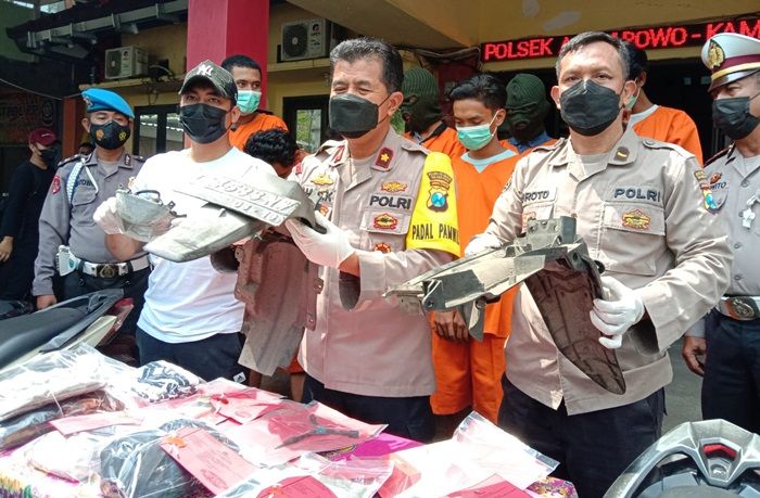 8 Pelaku Kejahatan Jalanan 3C di Surabaya Diamankan Polsek Asemrowo, 2 di Bawah Umur 8 Pelaku Kejahatan Jalanan 3C di Surabaya Diamankan Polsek Asemrowo, 2 di Bawah Umur